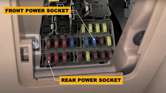2002 to 2006 Honda CRV power outlet fuse location